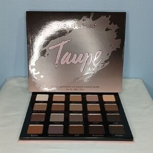 Violet Voss Taupe Notch Eyeshadow Palette